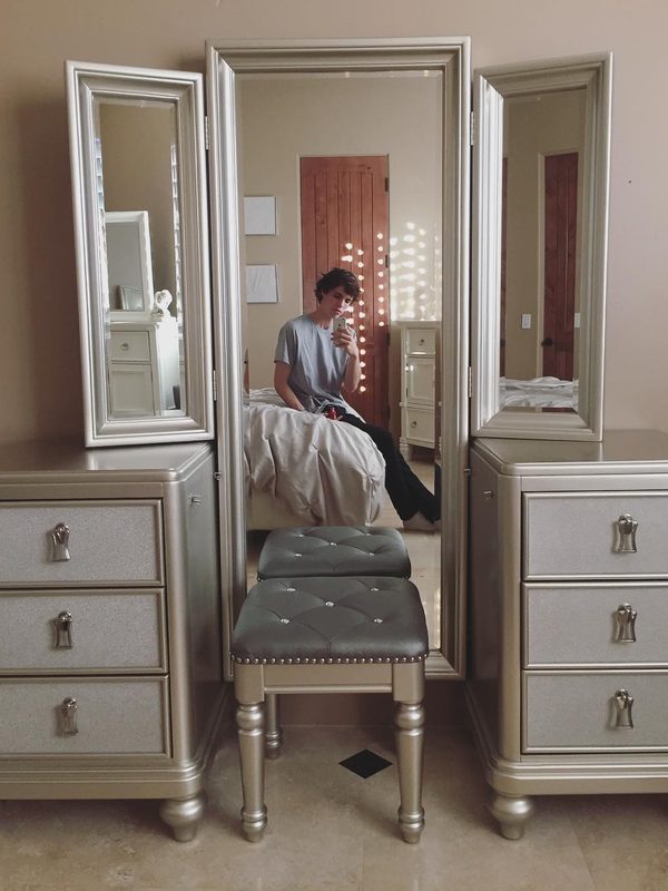 mirror pic in an expensive scottsdale home